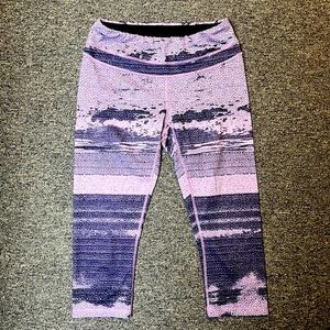 EUC Lucy Capri, size M